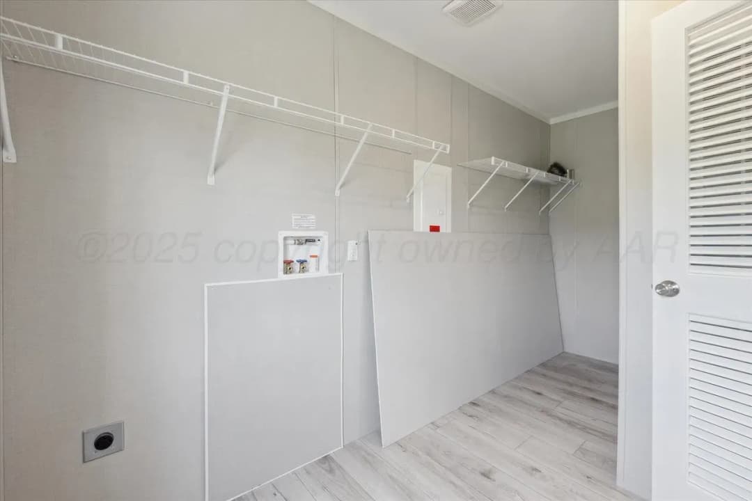 Rm2856b - 0.51 acre lot interior home features