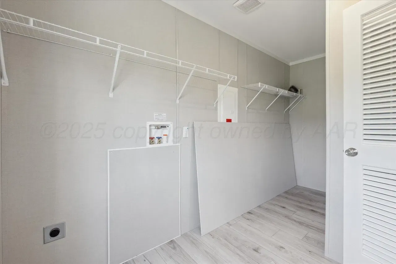 Rm2856b - 0.51 acre lot interior home features