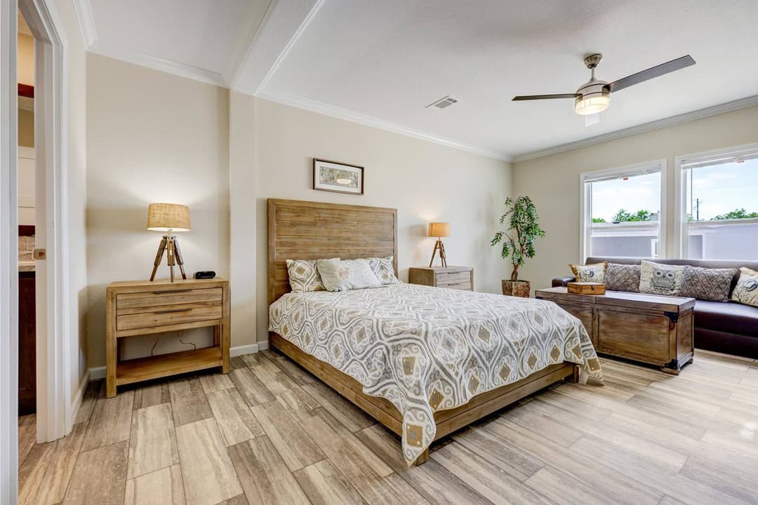 Titan extreme 3264r bedroom home features