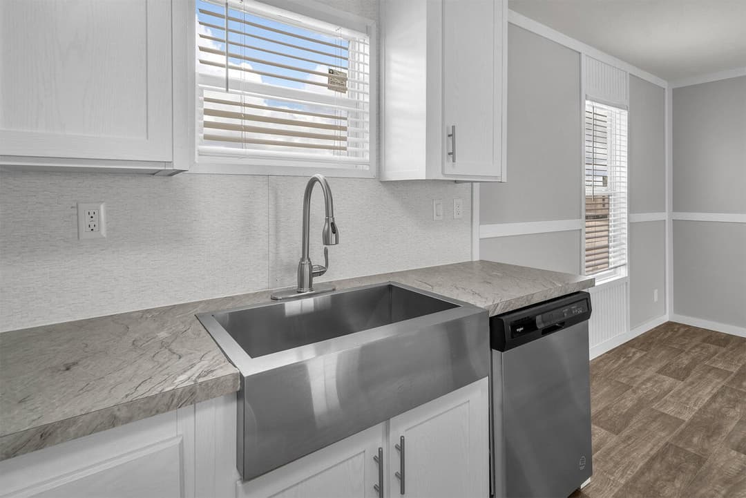 Valu maxx 28563m interior and kitchen home features