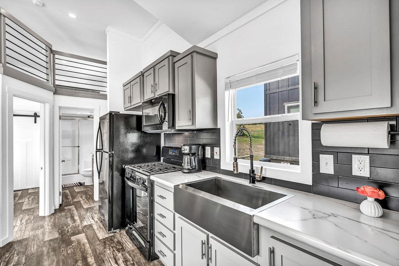 Aps 522a-sl - rv lot (2 available) kitchen home features