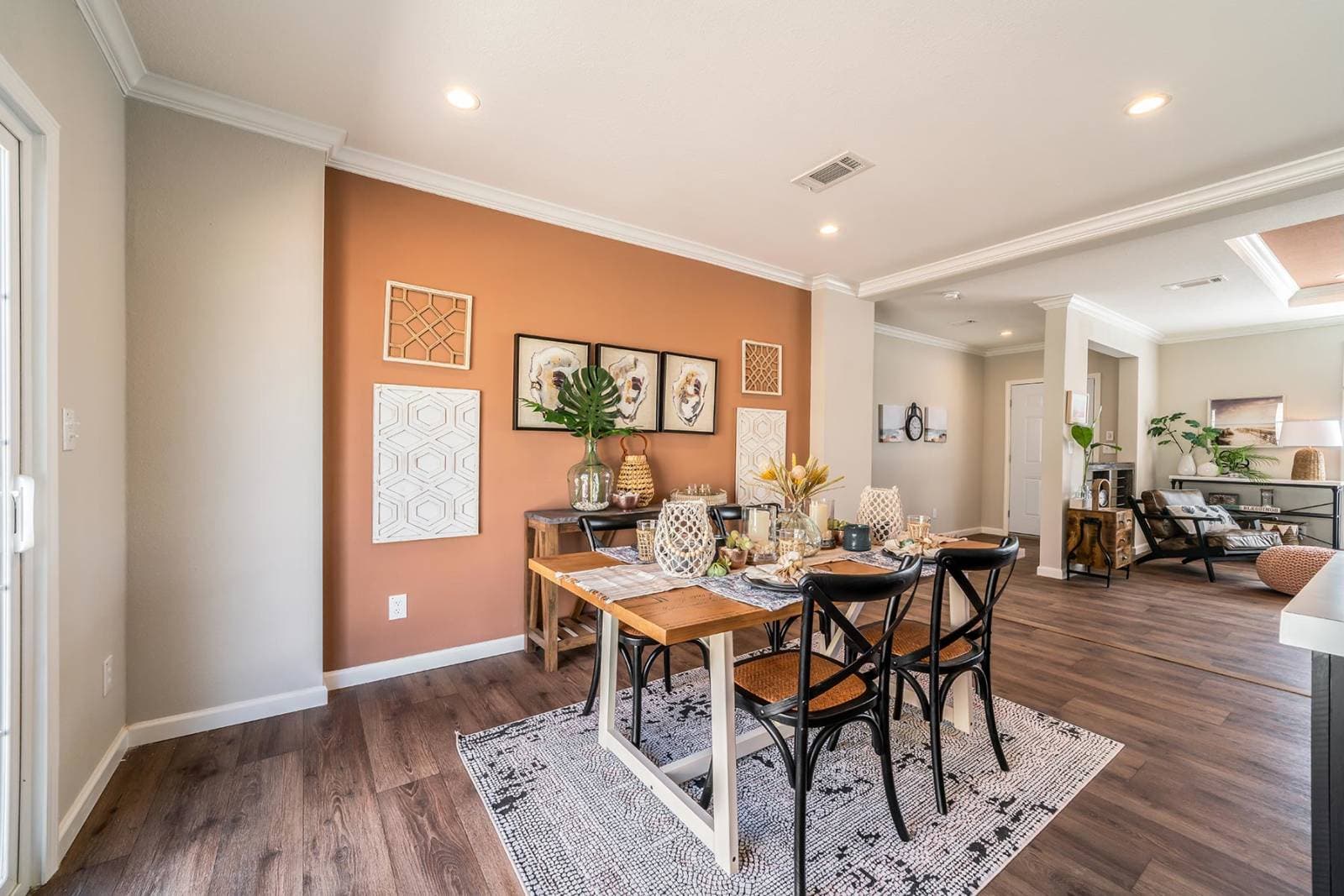 Titan extreme 3260h [the cypress] interior home features