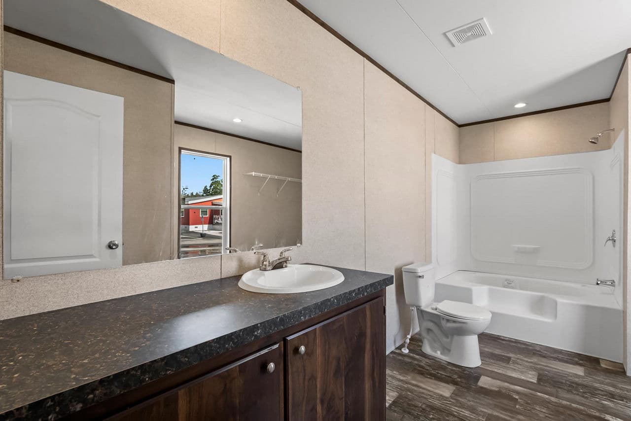 Prime calloway 135 bathroom home features