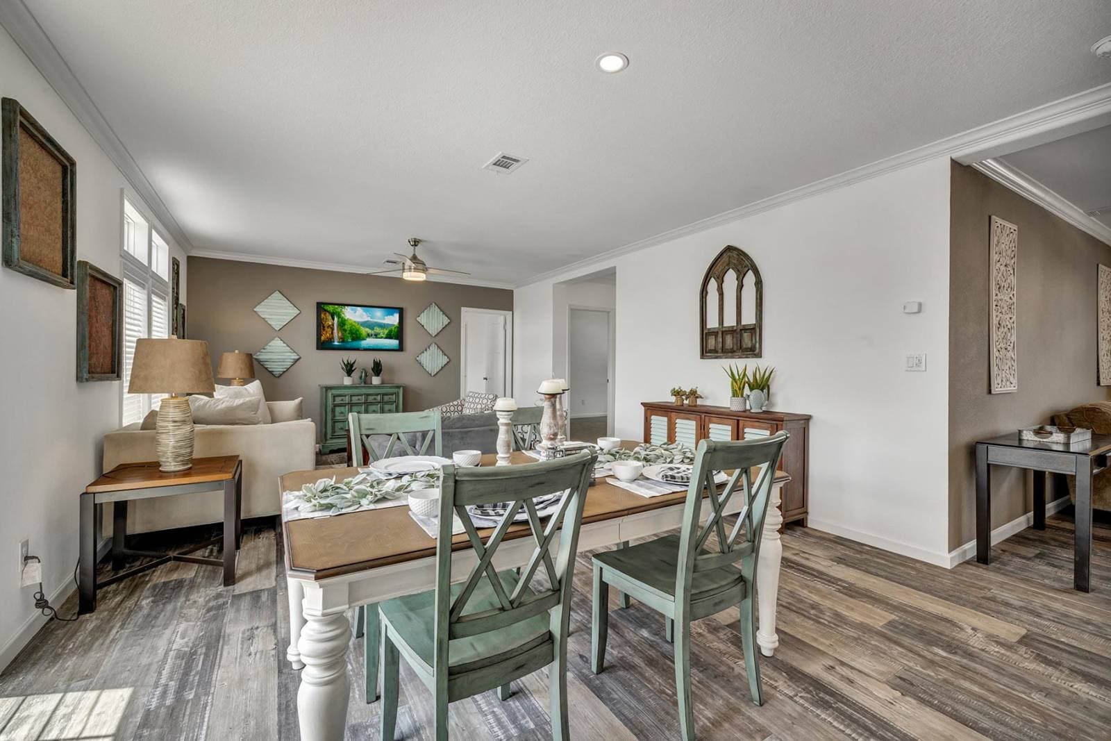 Titan extreme 3266d [the vegas] interior home features