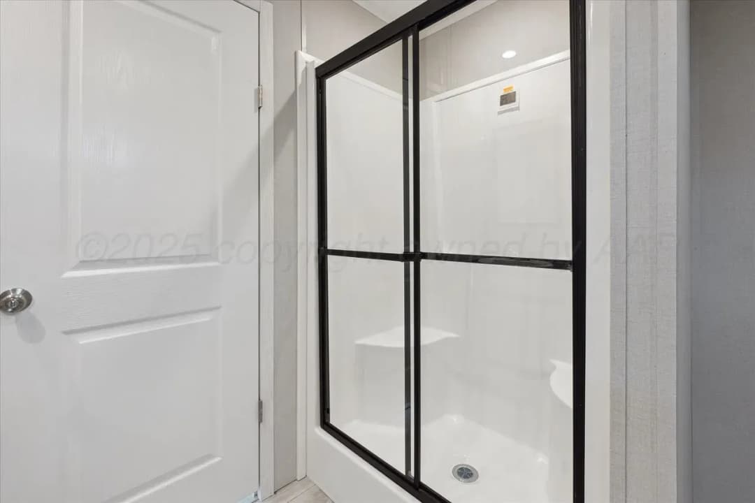 Rm2856b - 0.51 acre lot bathroom home features