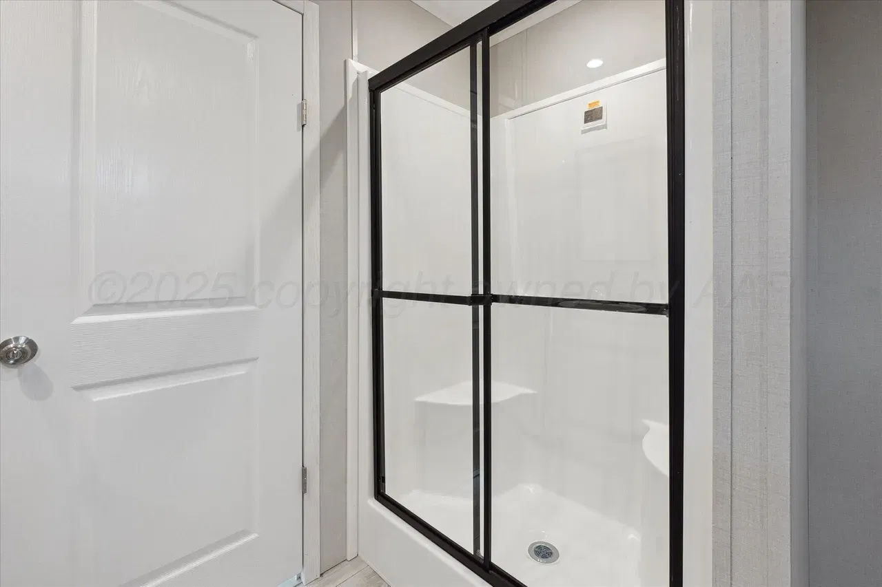 Rm2856b - 0.51 acre lot bathroom home features