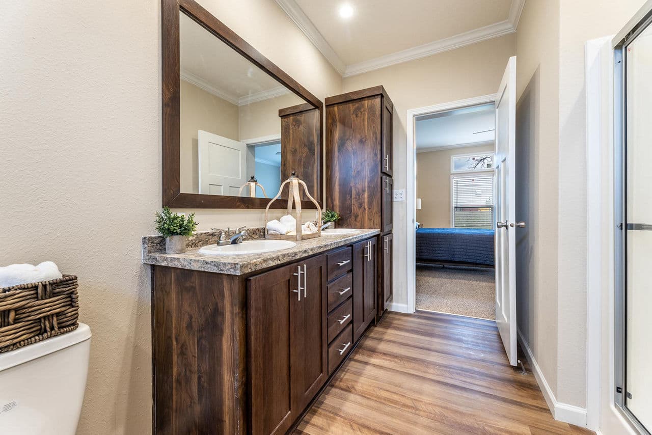 Innovation 3260c bathroom home features