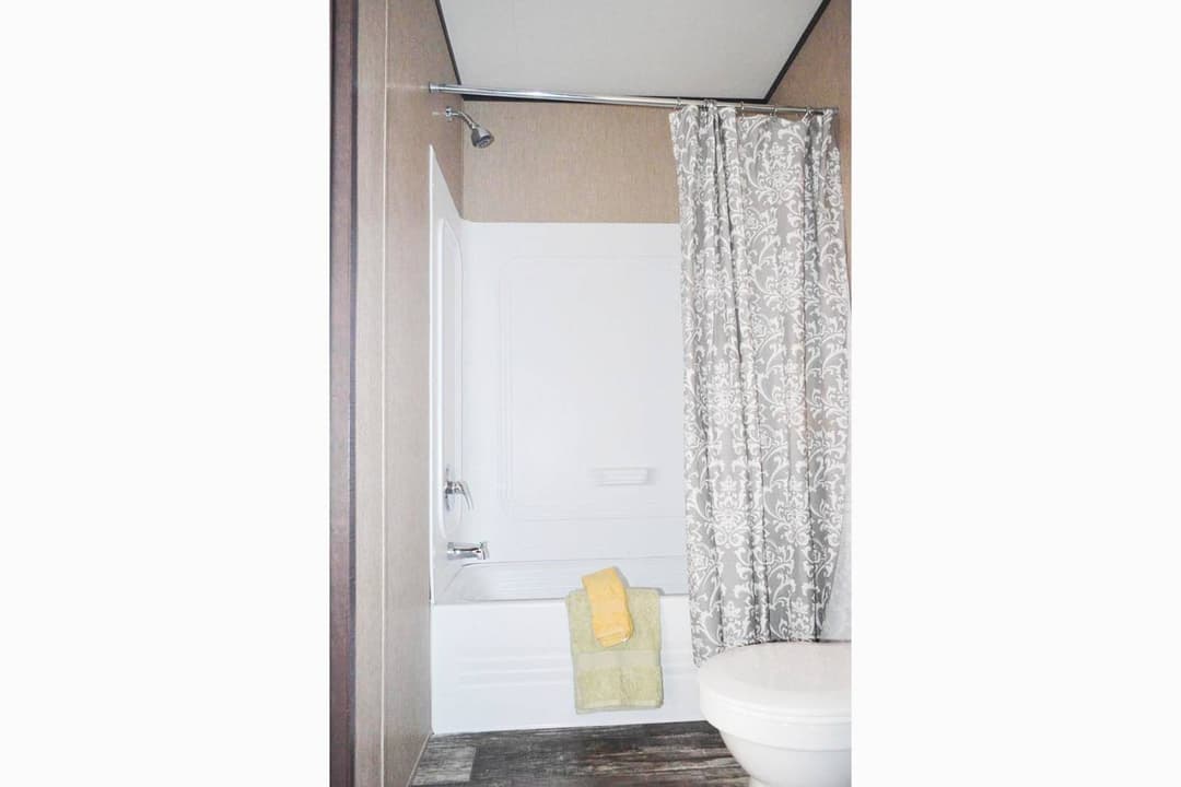 Rm1668a bathroom home features