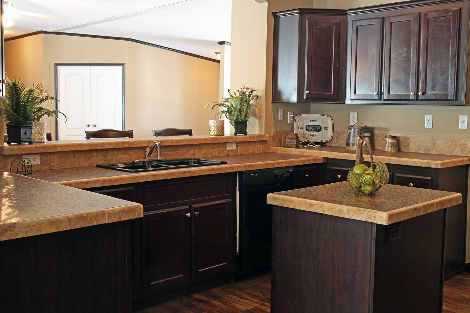 Augusta kitchen and hero home features