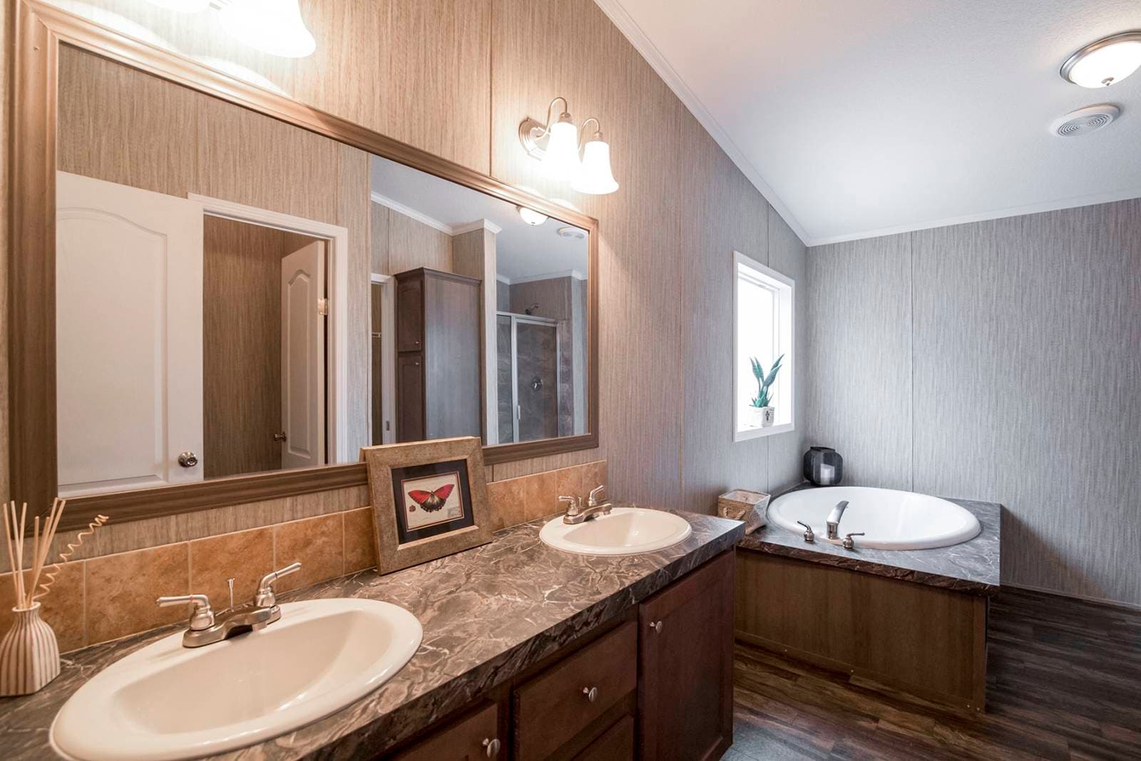 Rio grande xl bathroom home features