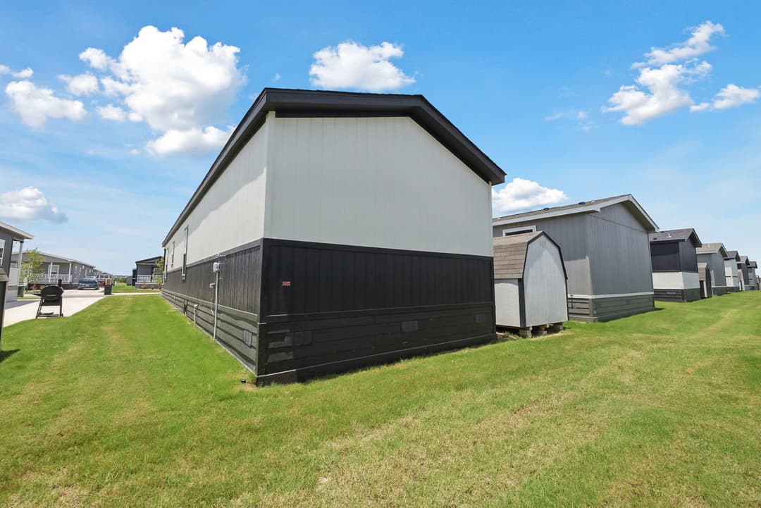 Innovation 1868h exterior home features