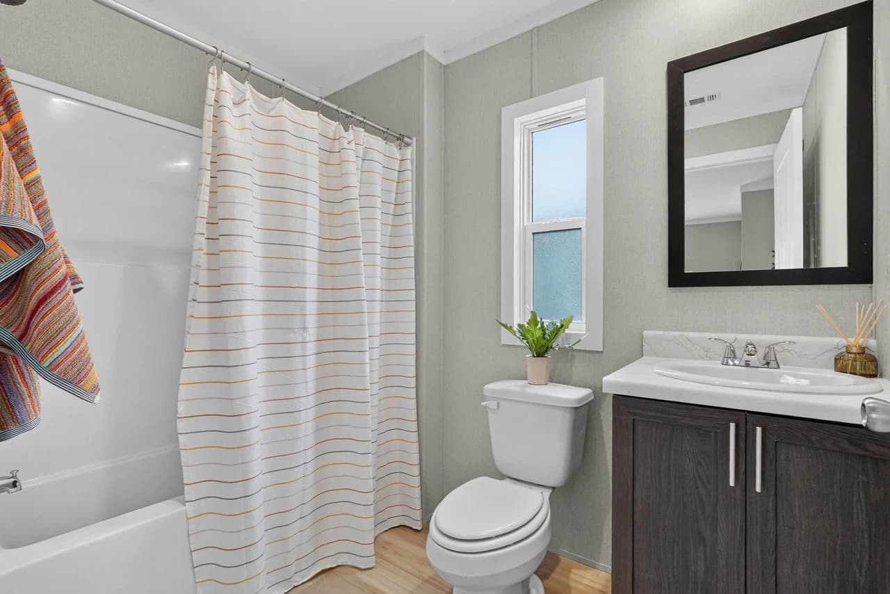 Nm1876a bathroom home features