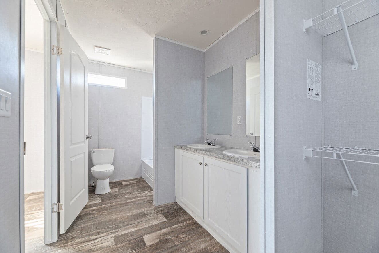 Valu premier 16683g interior home features