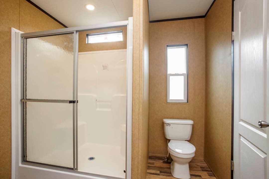 Cs1676c bathroom home features
