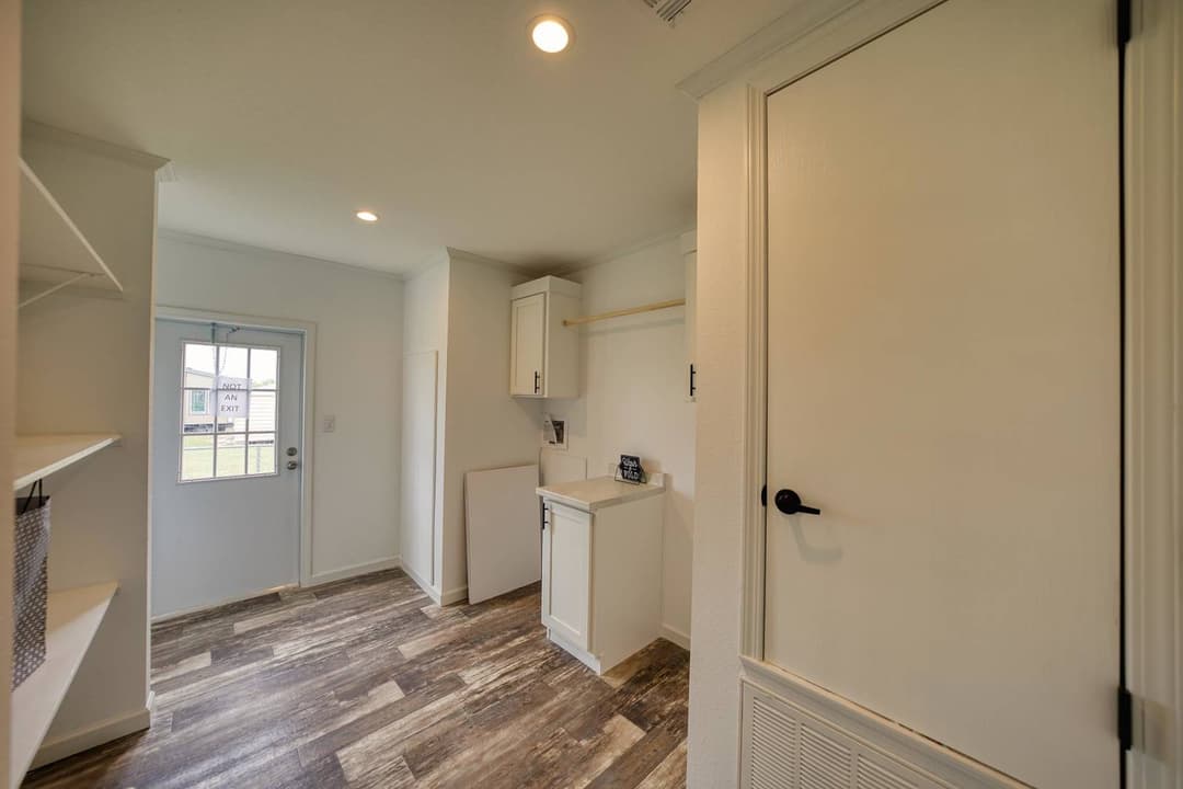 Titan extreme 2876h interior home features