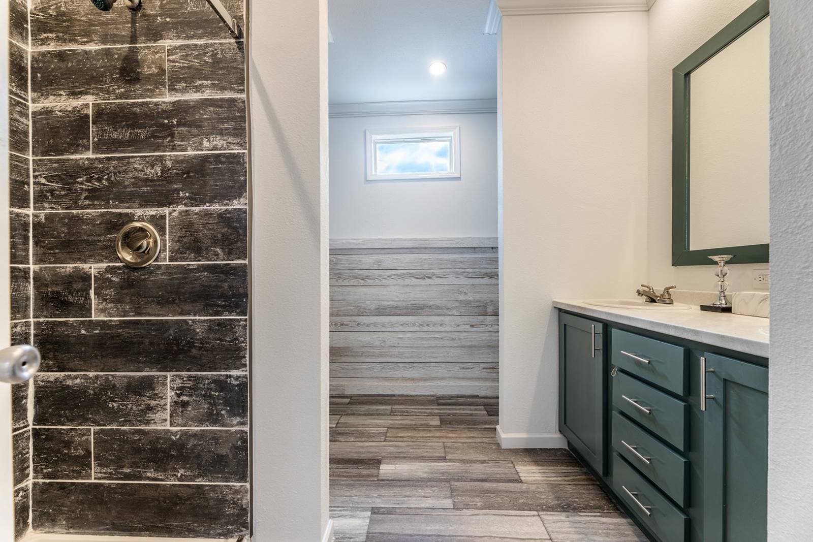 Innovation 1650h bathroom home features