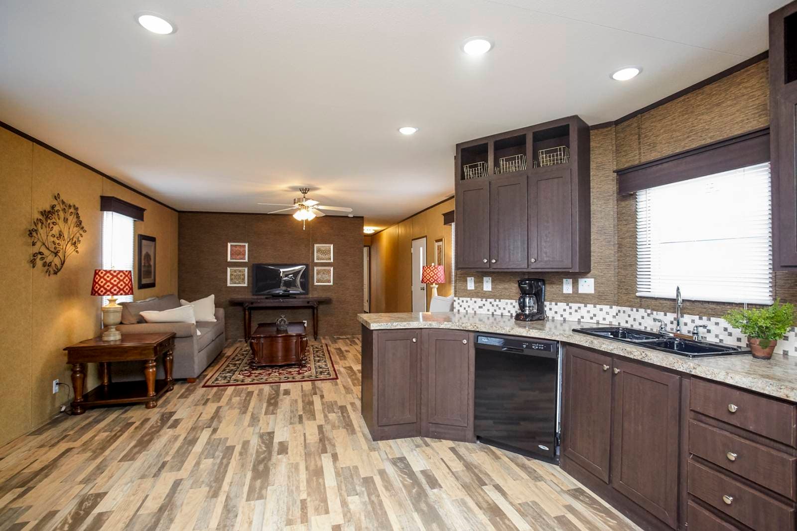 Cs1676c kitchen home features