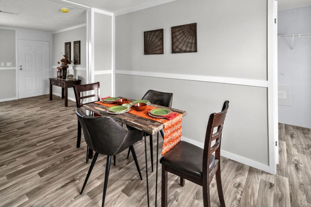 Valu 28483u interior home features