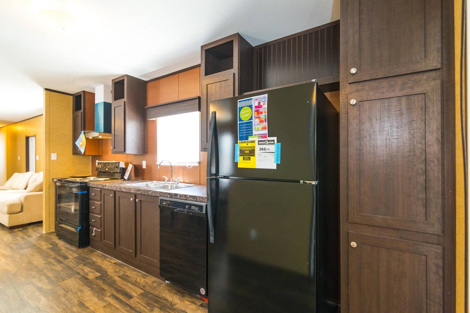 Cs1672a kitchen and interior home features