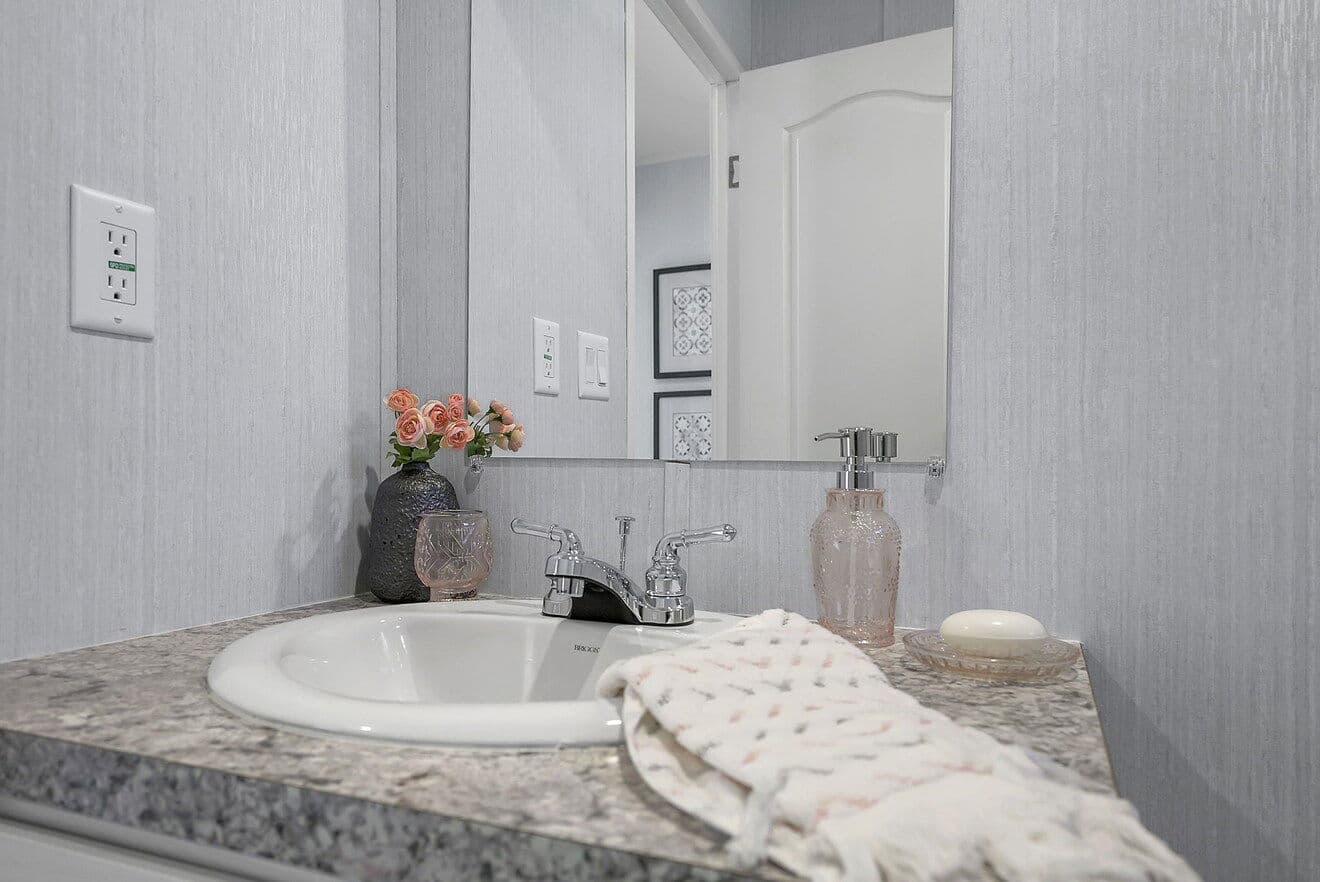 Valu premier 32643g interior and bathroom home features