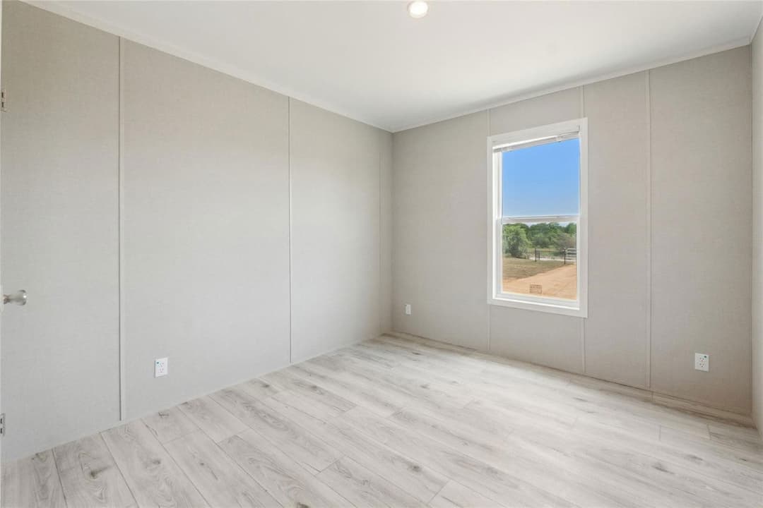 Rm2856b - 3.36 acre lot interior home features