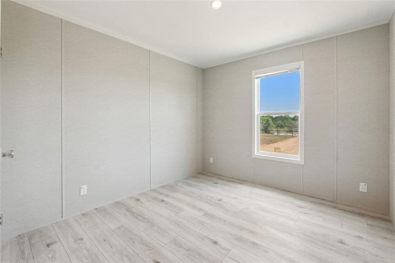 Rm2856b - 3.36 acre lot interior home features