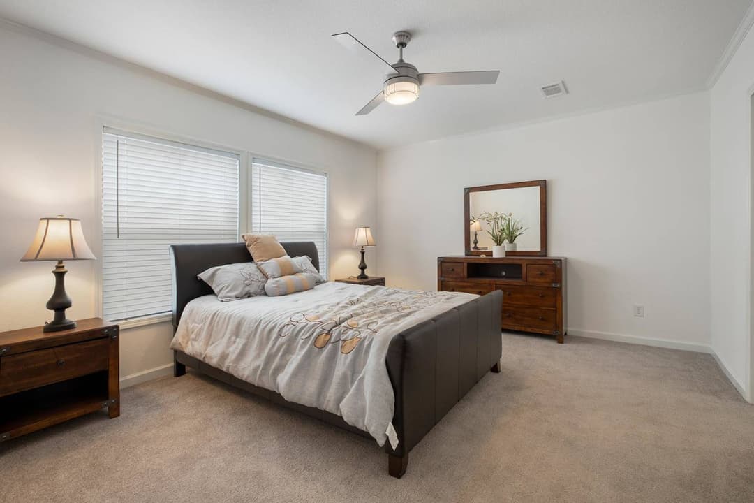 Titan extreme 2856n bedroom home features