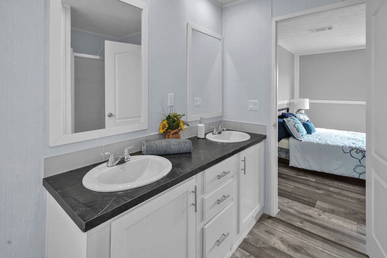 Alamo lite 28724t interior and kitchen home features