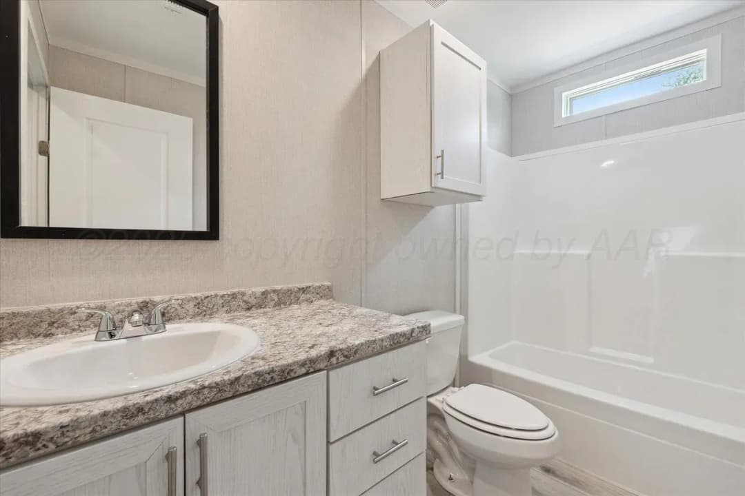 Nm2860l - 0.51 acre lot bathroom home features