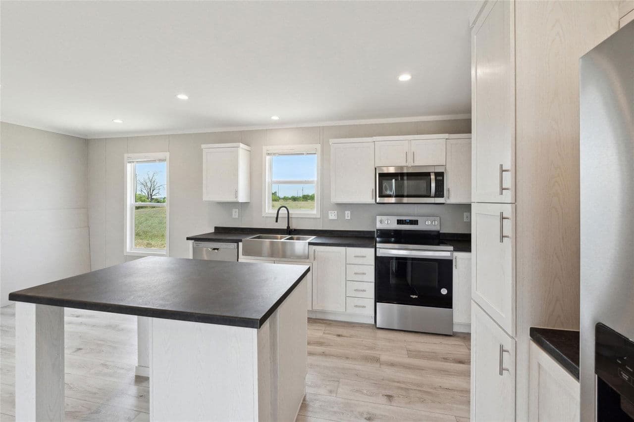 Rm2856b - 3.36 acre lot kitchen home features