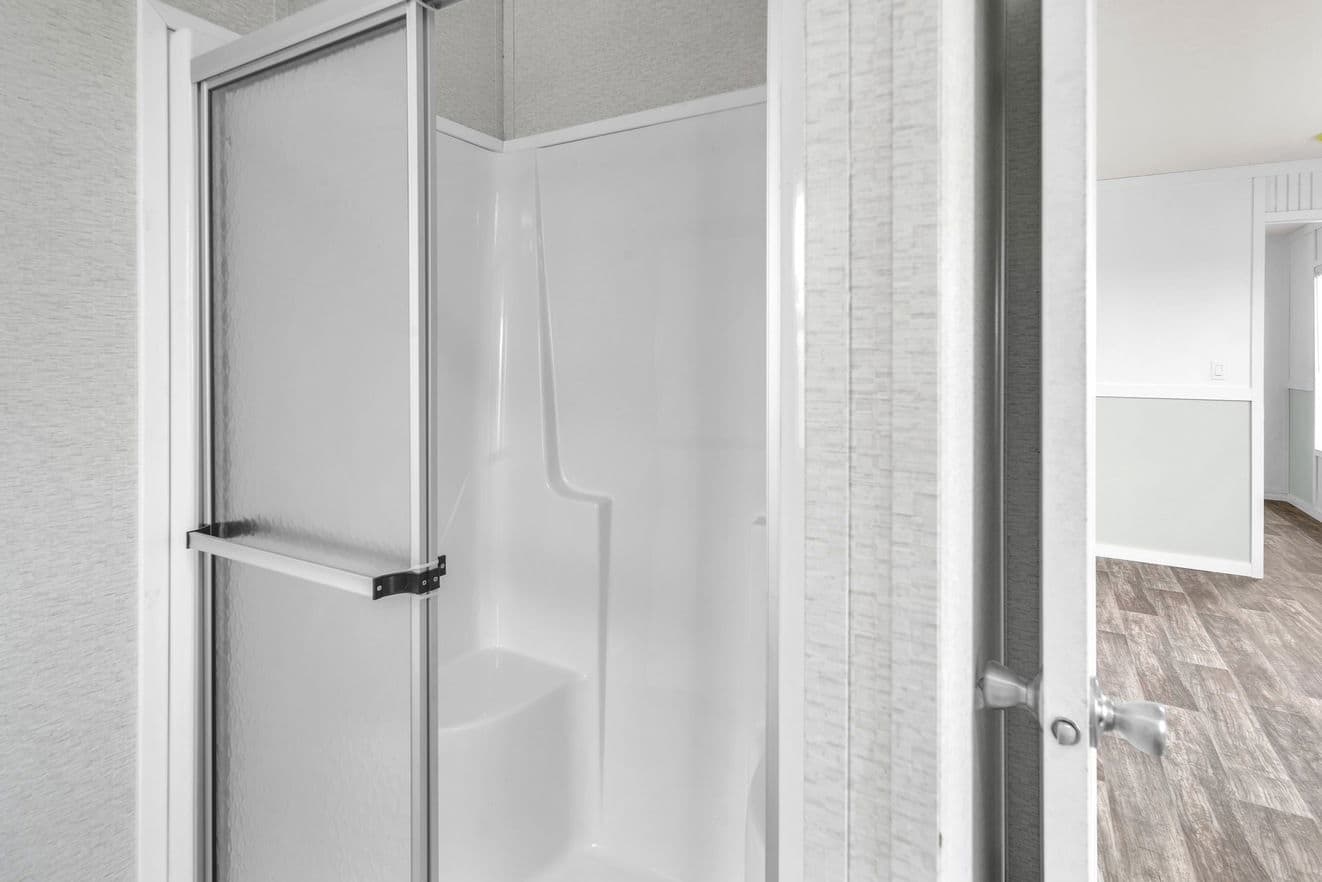 Valu maxx premier 16763a interior and bathroom home features