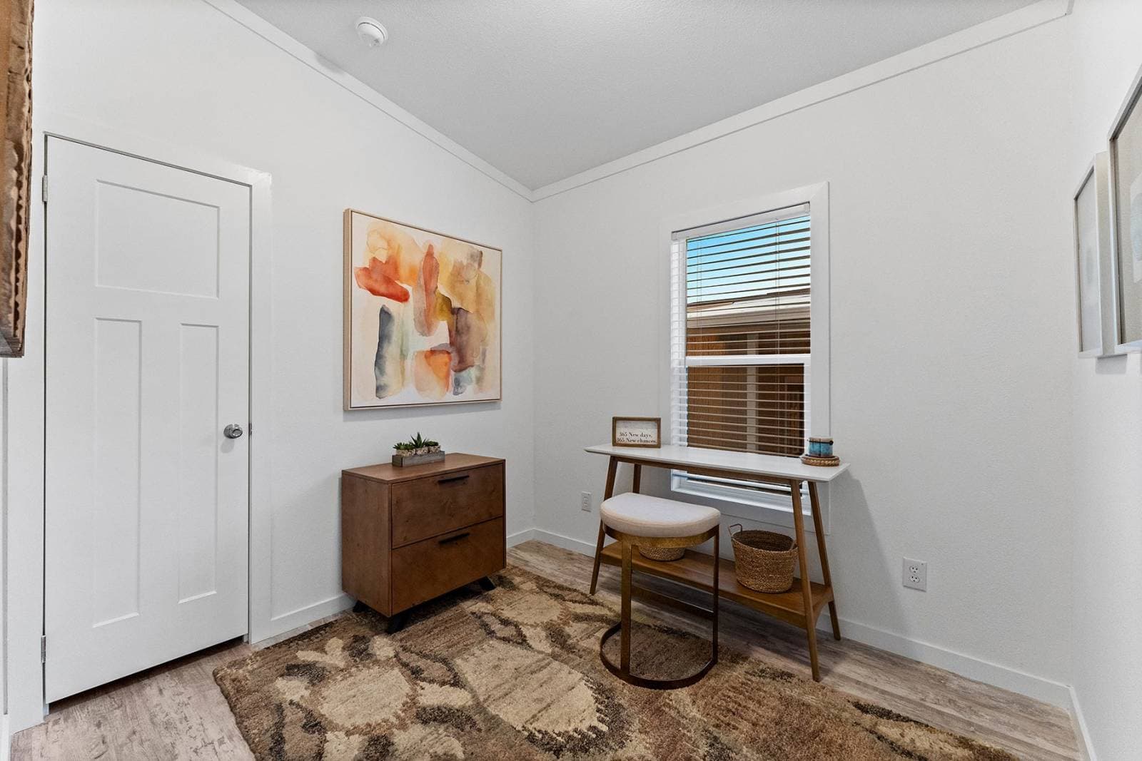 Innovation 1668h bedroom home features