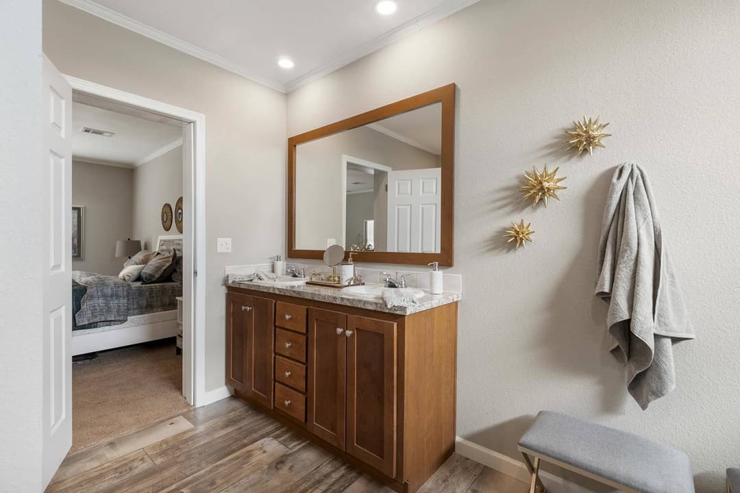 Titan extreme 3266d [the vegas] bathroom home features