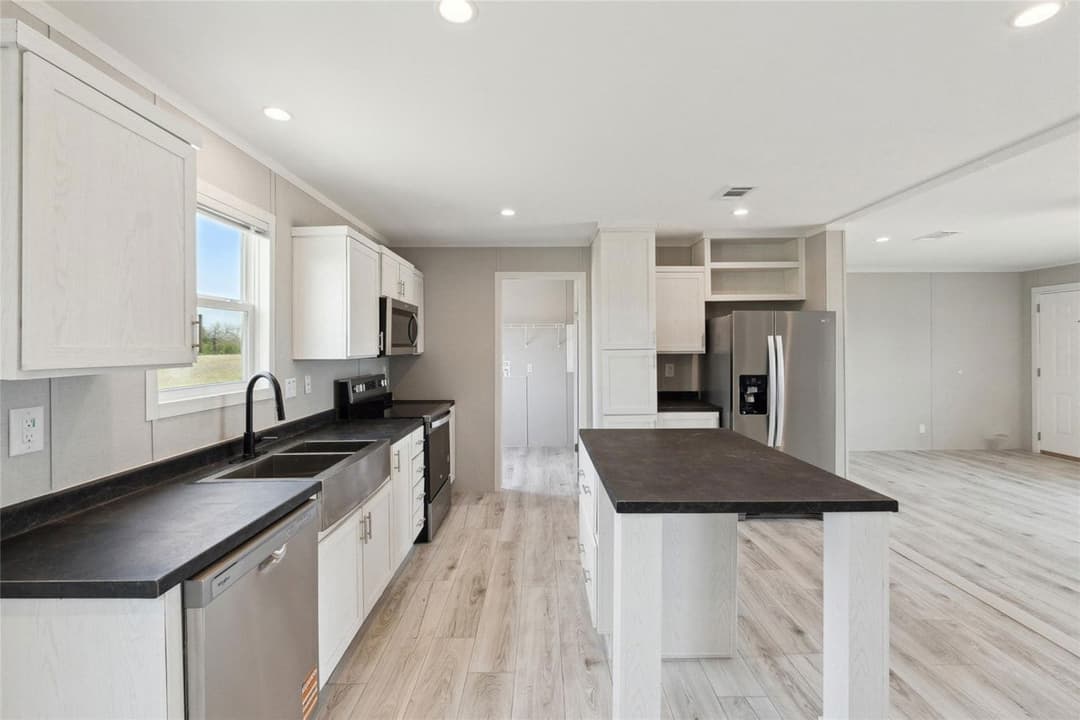 Rm2856b - 3.36 acre lot kitchen home features