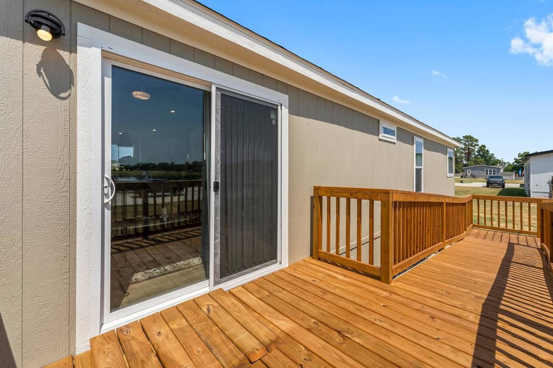 Titan extreme 2856h exterior home features