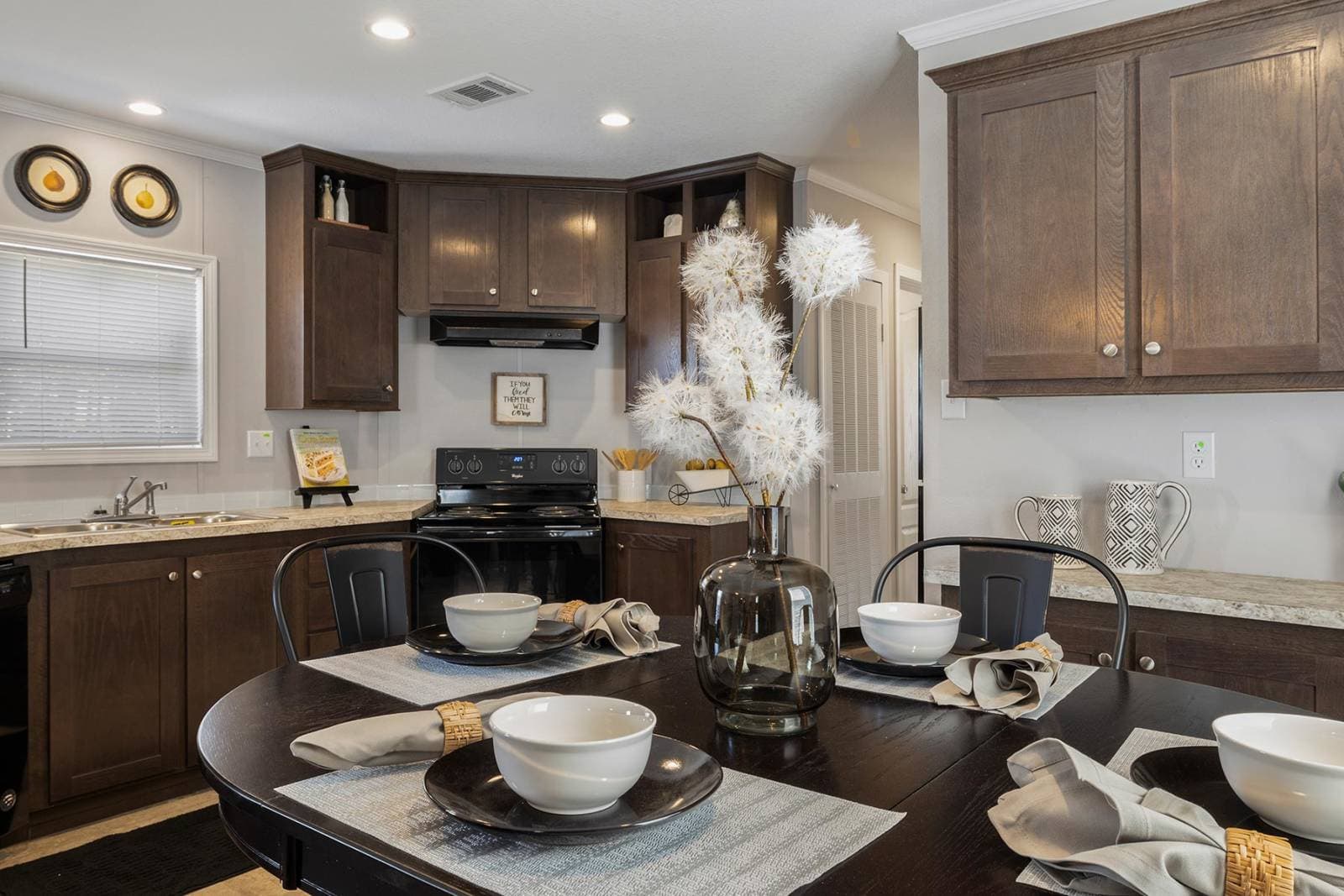 Cs1676c interior home features