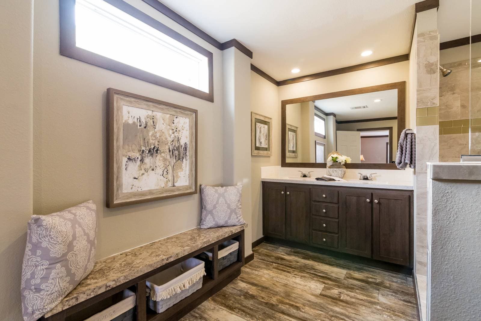 Titan extreme 3272c bathroom home features