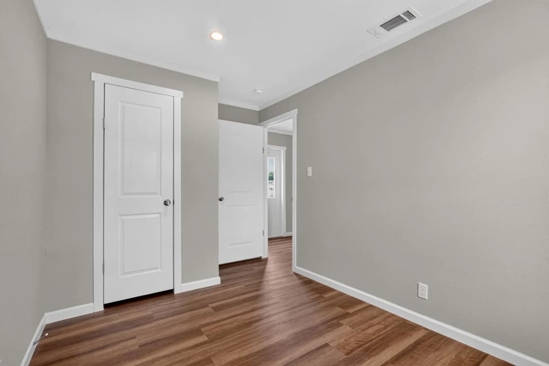 Nm1866a bedroom home features