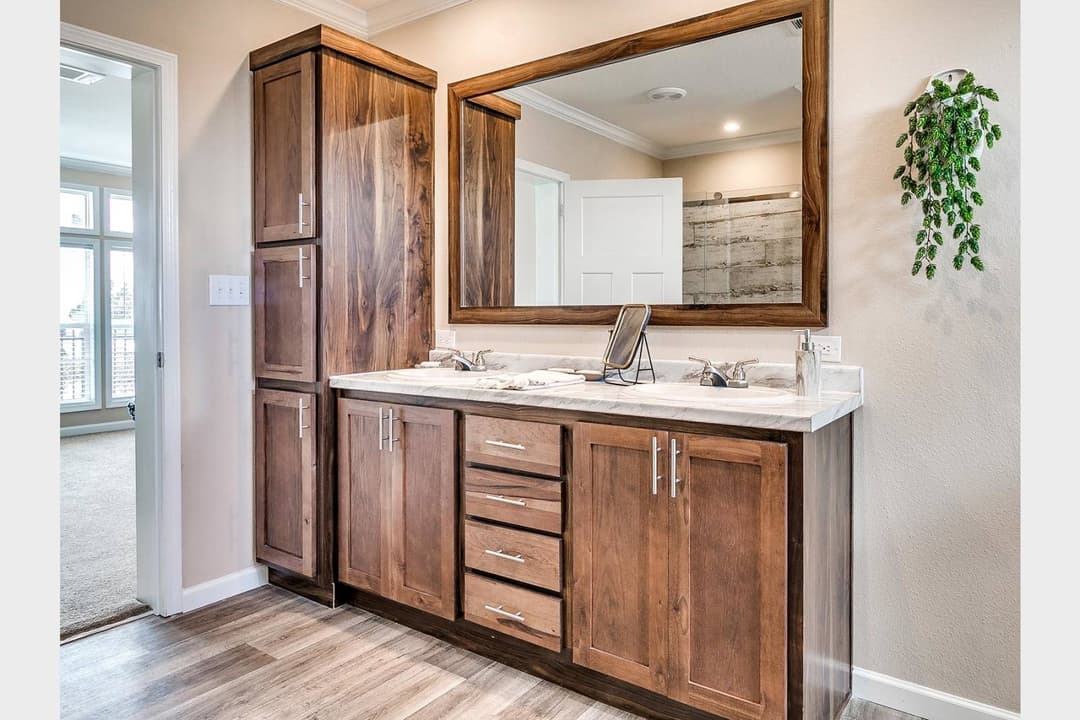 Titan extreme 3276t [the memphis] bathroom home features