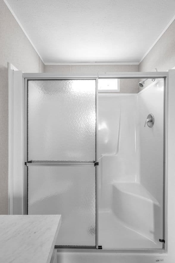 Verde ranch 14632n interior and bathroom home features