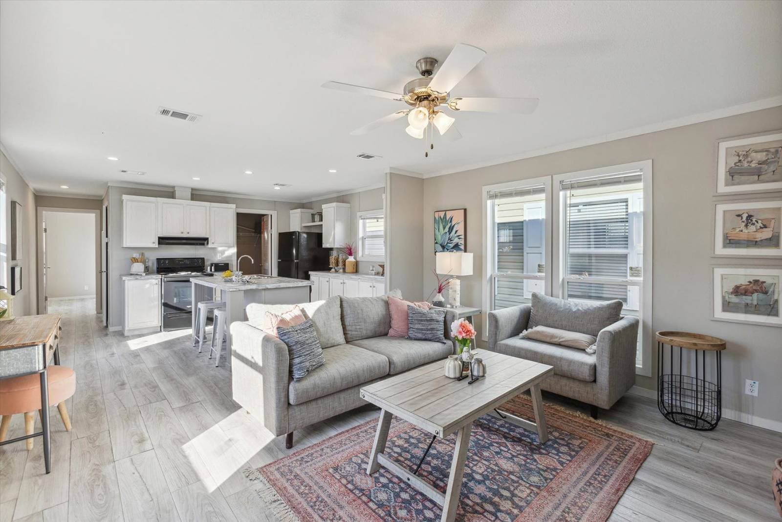 Rm1676c interior home features