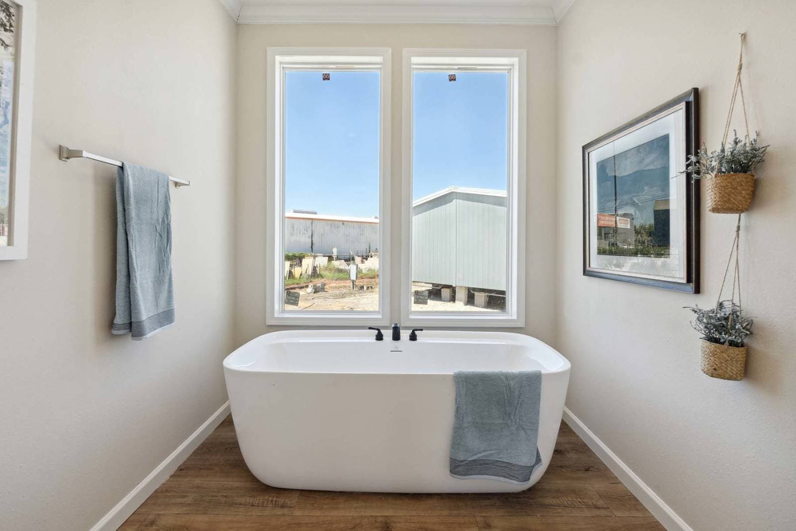 Titan extreme 3276t [the memphis] bathroom home features