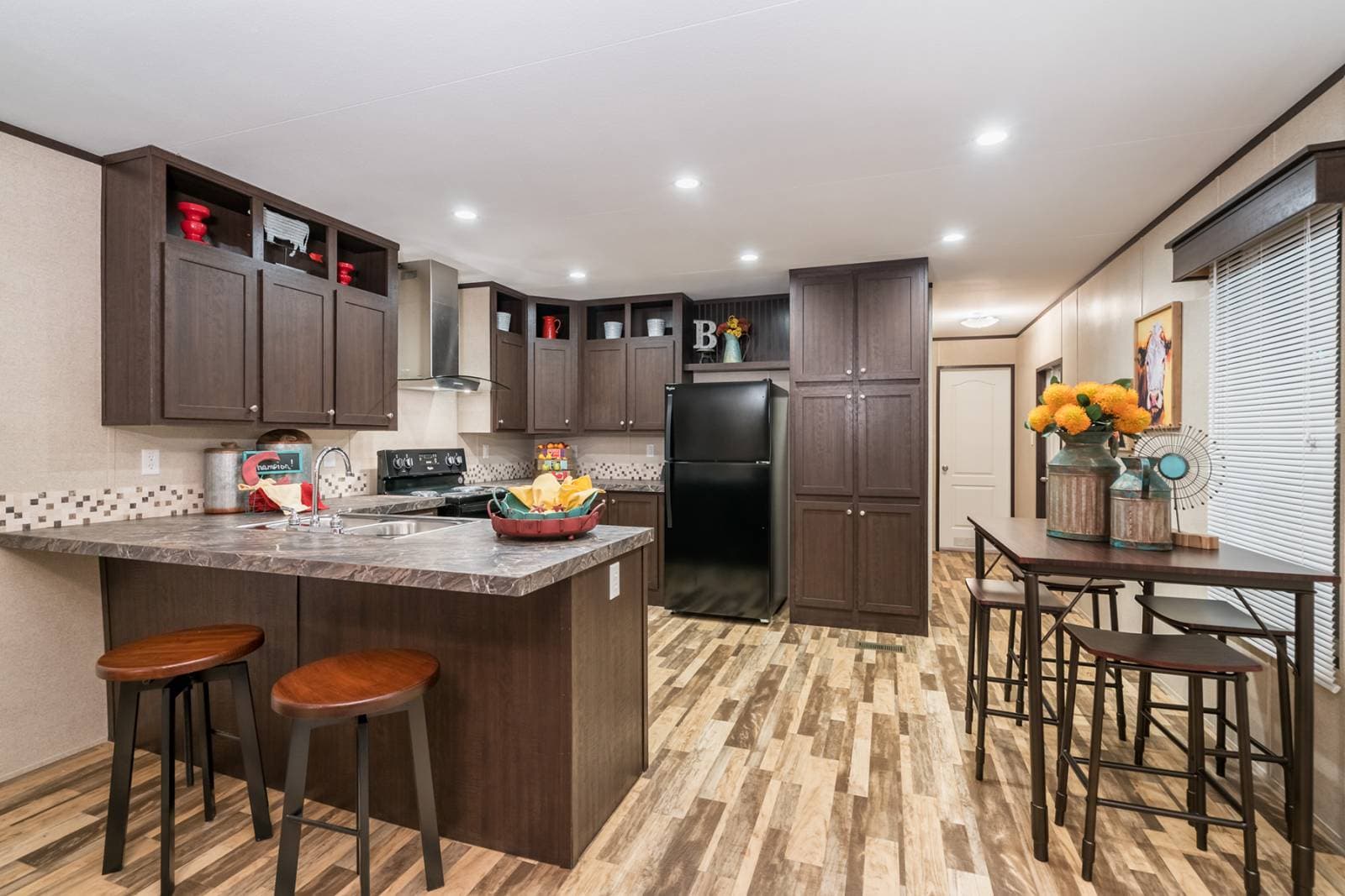 Cs1676g kitchen home features