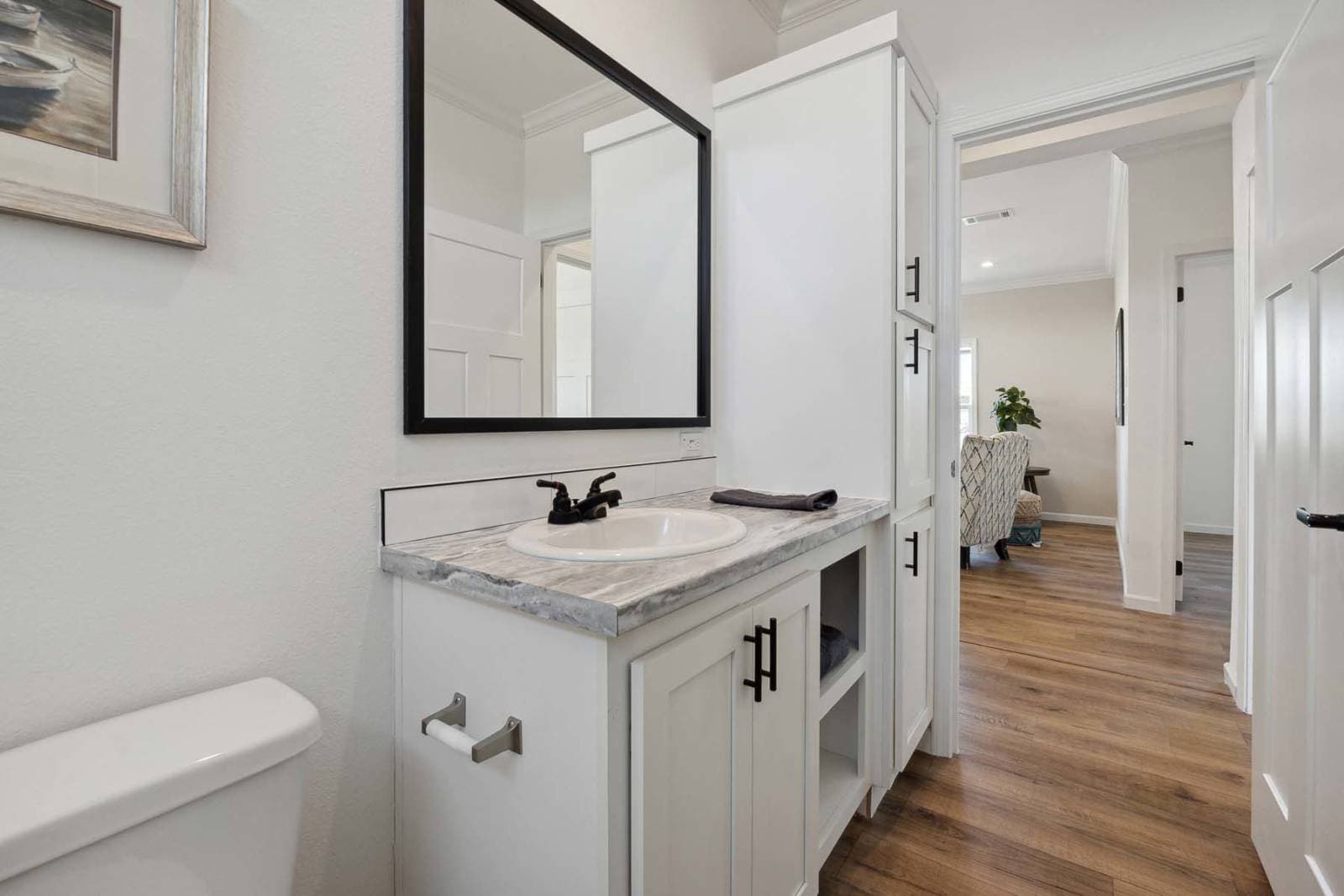 Titan extreme 3276t [the memphis] bathroom home features