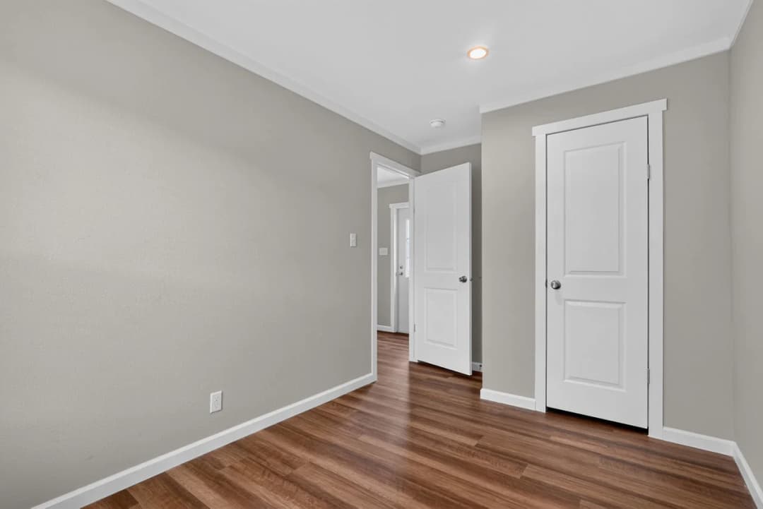 Nm1866a bedroom home features