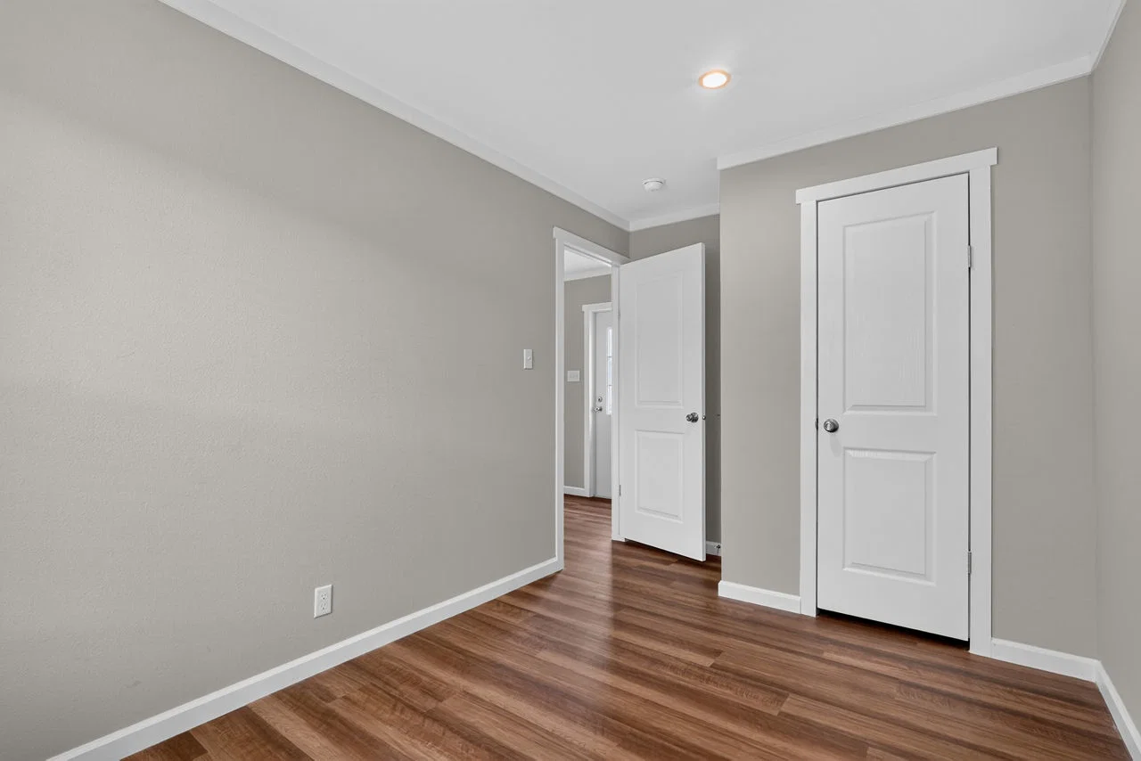 Nm1866a bedroom home features