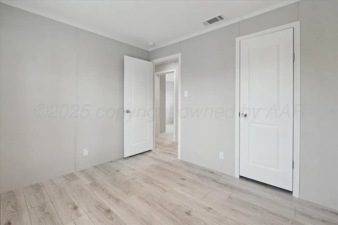 Rm2856b - 0.51 acre lot interior home features