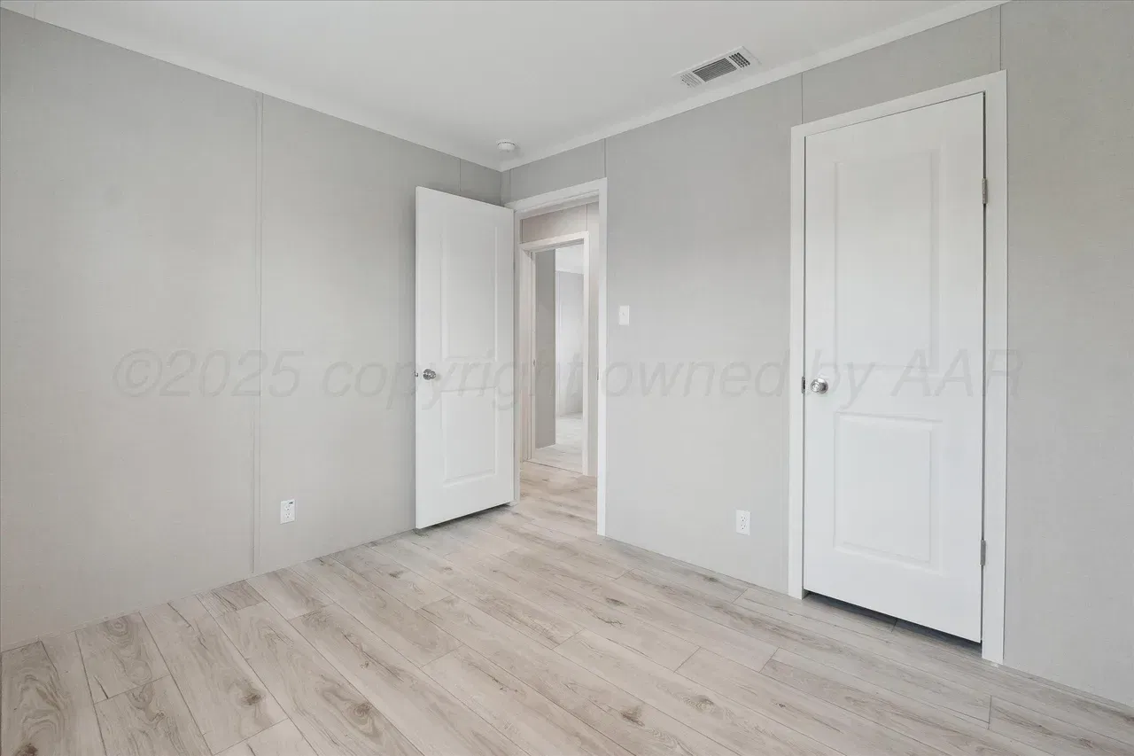 Rm2856b - 0.51 acre lot interior home features