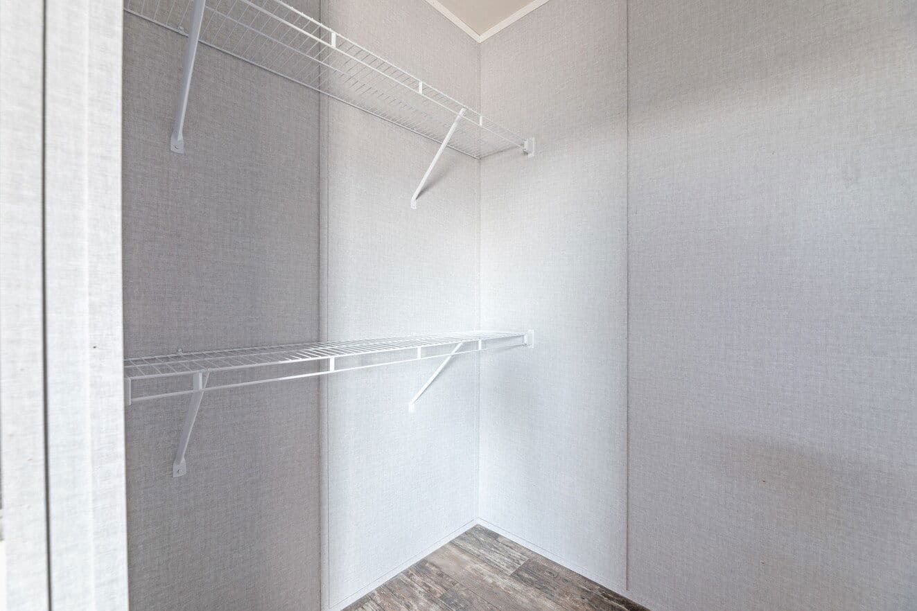 Valu premier 16683g interior home features