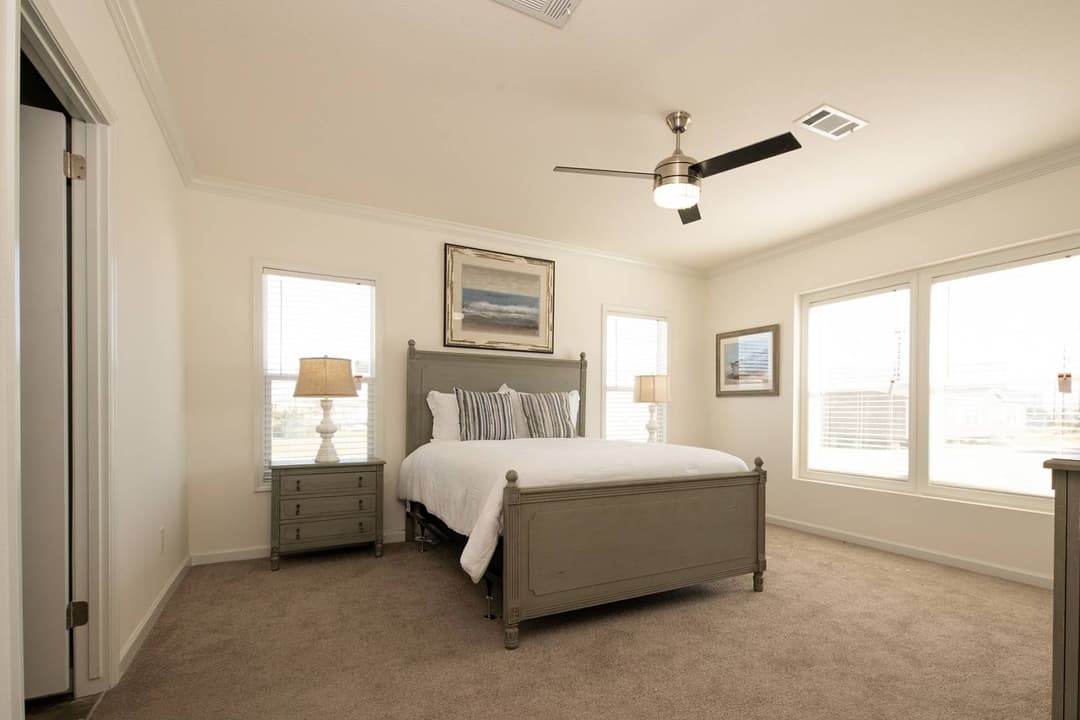 Titan extreme 3266a [the aspen] bedroom home features